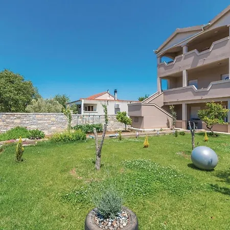 Apartman Awesome In Biograd With Kitchen