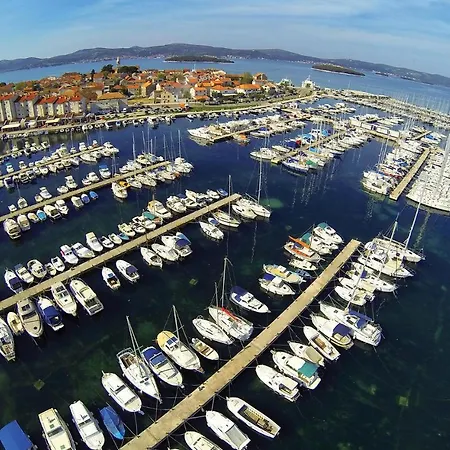 Apartman Awesome In Biograd With Kitchen Biograd na Moru