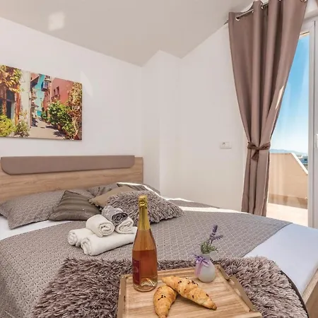 Awesome In Biograd With Kitchen Apartman Biograd na Moru