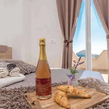 Awesome In Biograd With Kitchen Apartman