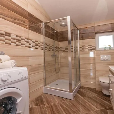 Apartman Awesome In Biograd With Kitchen Biograd na Moru