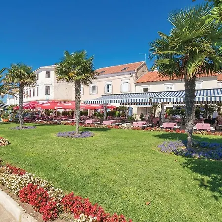 Awesome In Biograd With Kitchen * Biograd na Moru